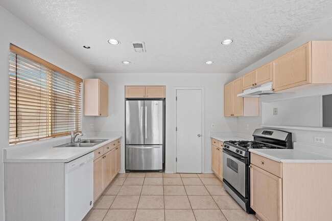 Building Photo - 8928 Jasper Dr NE