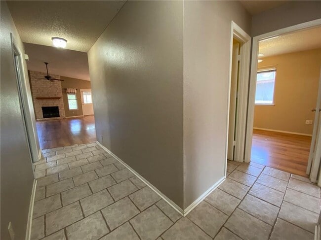 Building Photo - 606 Kingfisher Creek Dr