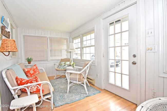 Building Photo - 117 1st Ave