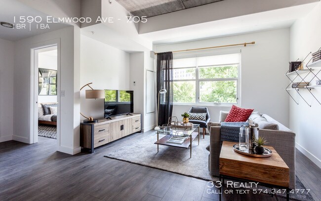 Building Photo - Centrum Evanston - Luxury 1 Bedroom