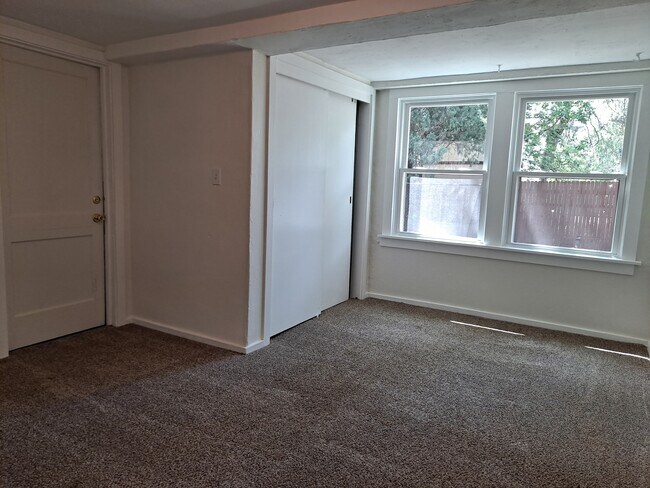 Building Photo - 23 Dorchester Dr