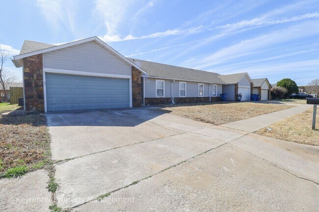 Foto del edificio - E 31st Ct Duplex