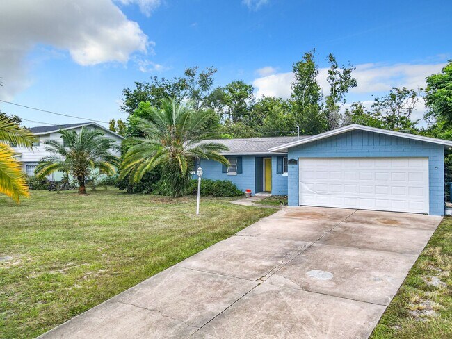 Building Photo - Centrally located in Deland, Florida