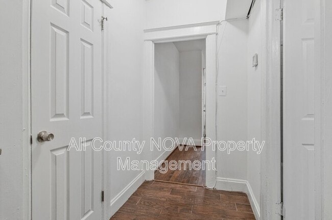 Foto del edificio - 1719 West Virginia Ave NE