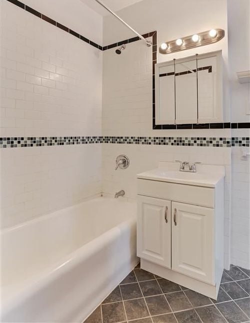 Building Photo - 215 W 23rd St
