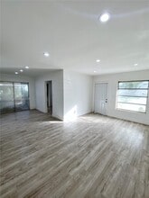 Building Photo - 3000 NW 5th Terrace