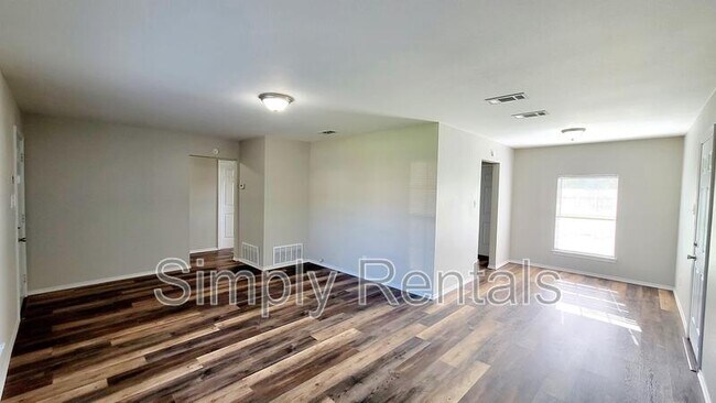 Foto del edificio - 1704 Langford St