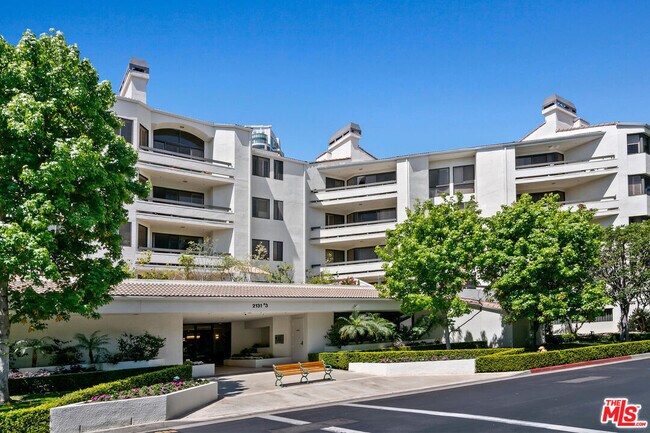Foto del edificio - 2131 Century Park Ln