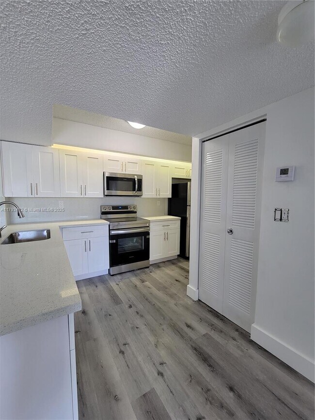 Foto del edificio - 8600 SW 212th St
