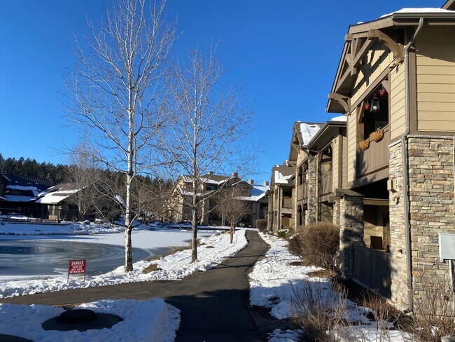 Building Photo - 2 Bedroom Furnished Monterra Condo