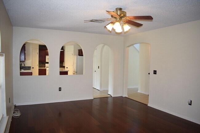 Building Photo - Pool Home 4/2.5 with water view. Great com...