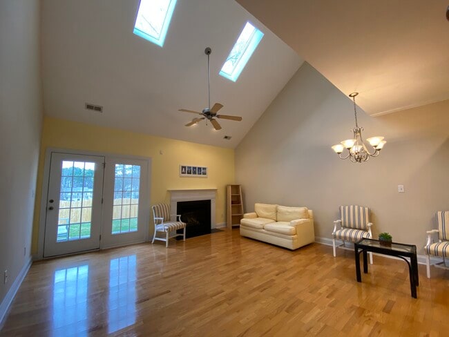 Building Photo - 2822 Pickett Road Unit 134