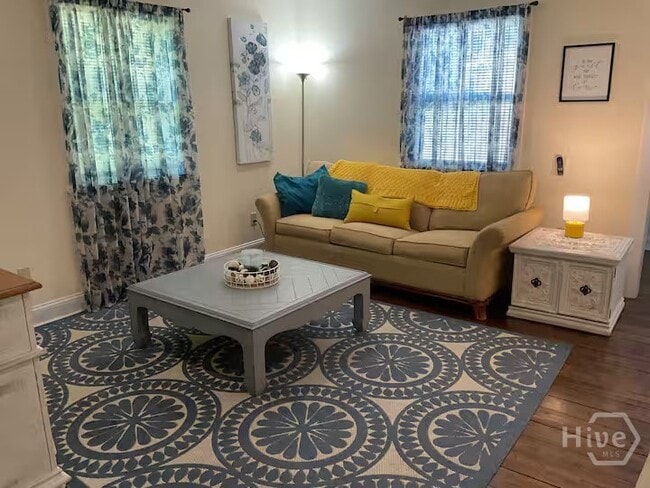 Building Photo - 1827 Greenville St