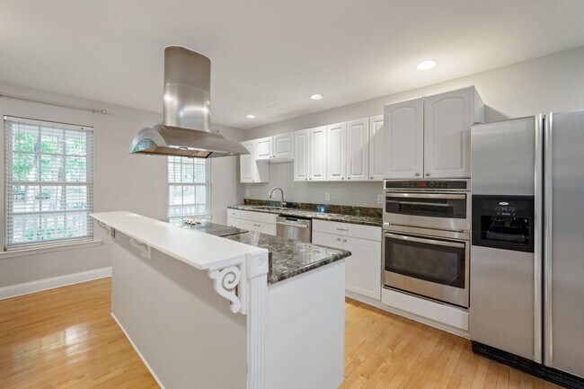 Photo - 3 bed, 3.5 bath with expansive deck and fe... House