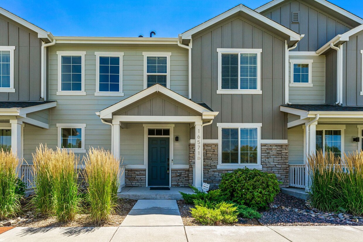 Primary Photo - Modern Townhome in Commerce City!