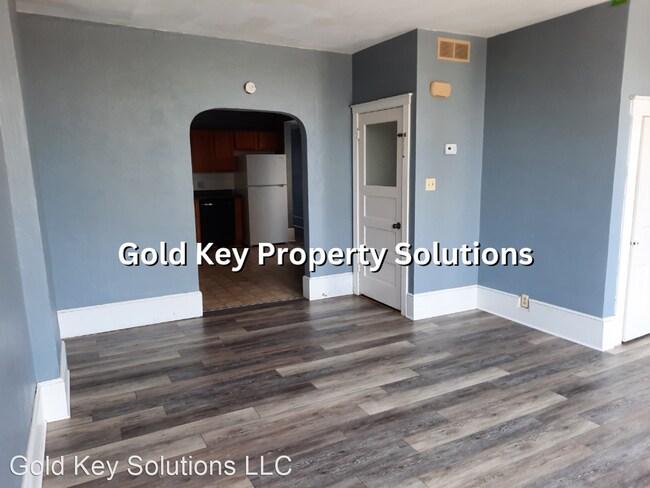 Foto del edificio - 2 br, 1 bath House - 109 1/2 E. 9th St.