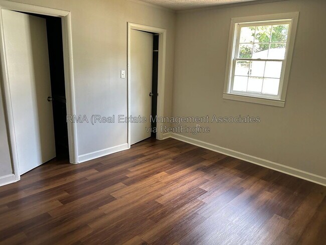 Foto del edificio - 1321 Drewery Ave