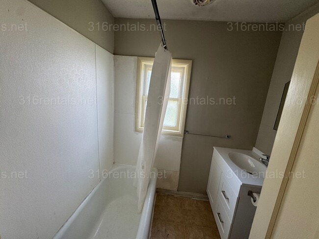 Building Photo - 1101 Hoch
