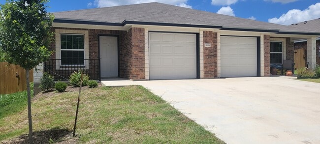 Building Photo - 1618 Indian Trl