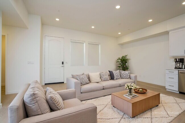 Foto del edificio - Modern Luxury Condo with EV Charger & Resort-Style Amenities in Mission Viejo