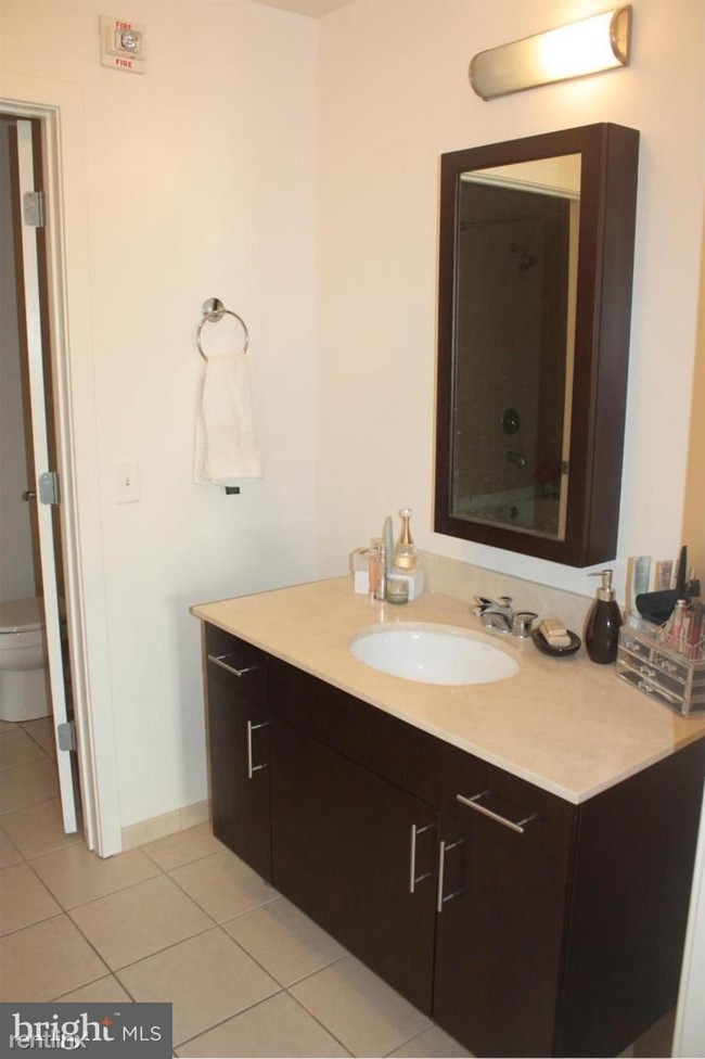 Foto del edificio - 1 br, 1 bath Condo - The Whitman Condominiums