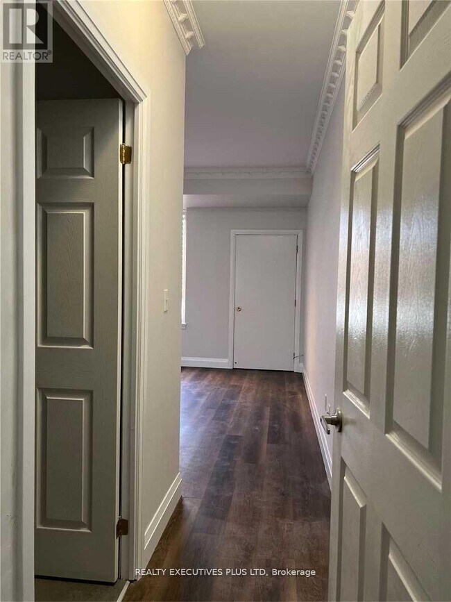 Photo du bâtiment - 801 Lawrence Ave E