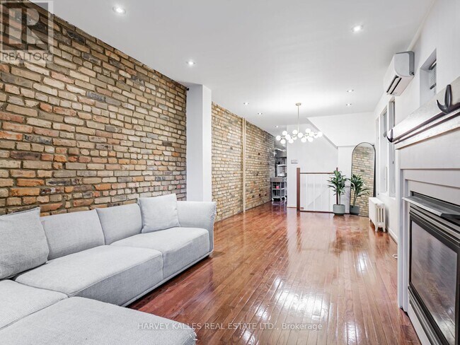 Photo du bâtiment - 490 Montrose Ave