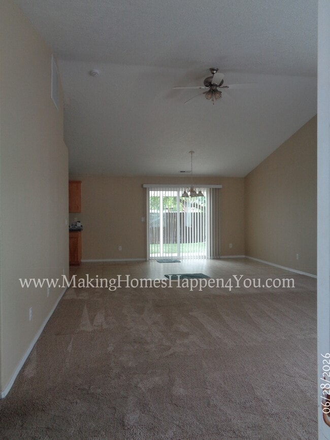 Building Photo - 260 SW Oregon Trail Dr