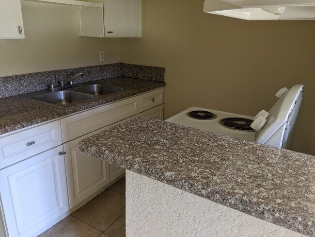 Building Photo - 144 W 42nd St