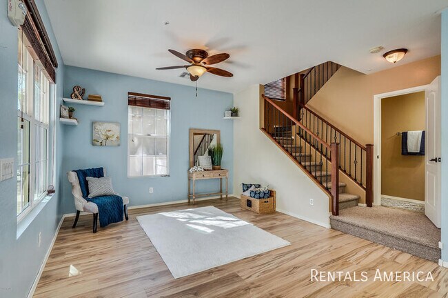 Building Photo - Beautiful 3 Bedroom, 2.5 Bath Home with a ...
