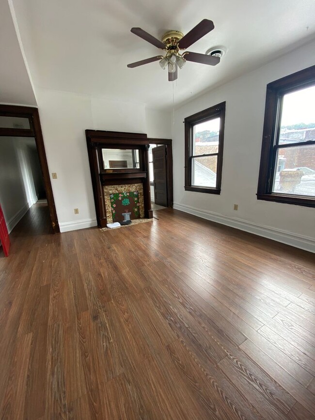 Building Photo - 1309 E Carson St