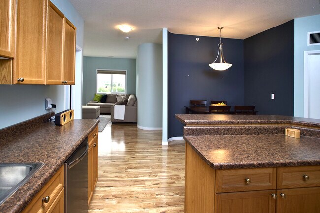 Building Photo - 4304-4139 139 Ave NW