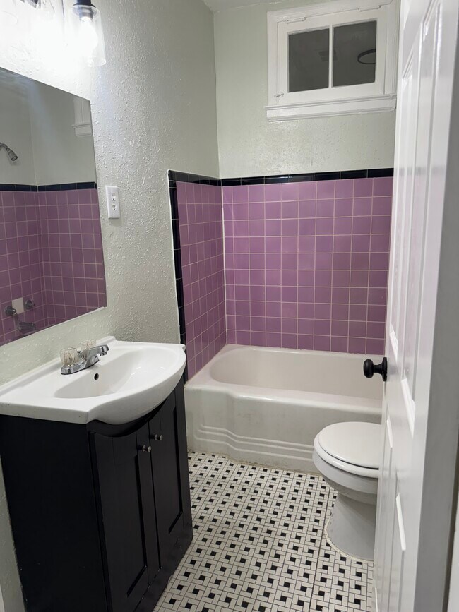 Baño - 1543 Jackson Ave