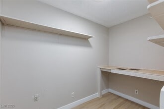 Building Photo - 1300 E Nelson Ave