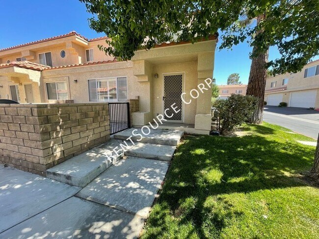 Foto del edificio - 3 Bedroom 2.5 Bath Two Story Condo for Ren...