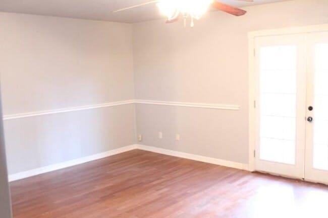 Building Photo - 2 Bedroom, 2.5 Bath, Water Included in Rent!