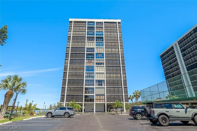 Foto del edificio - 26225 Hickory Blvd