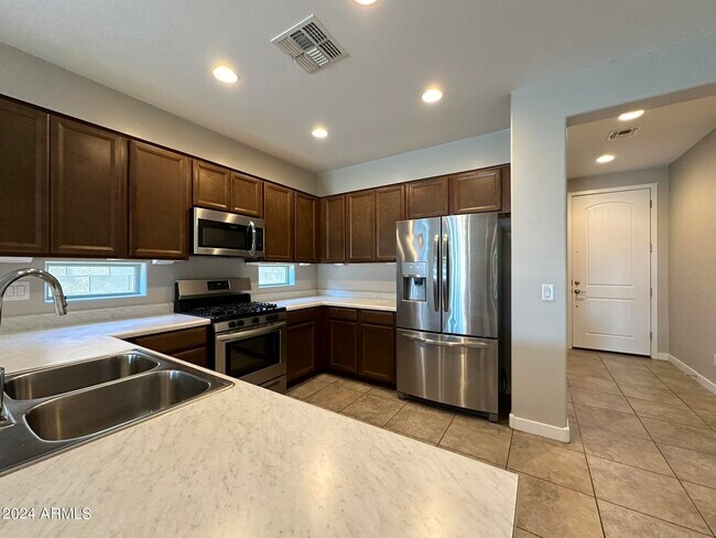 Foto del edificio - 6325 W Raymond St