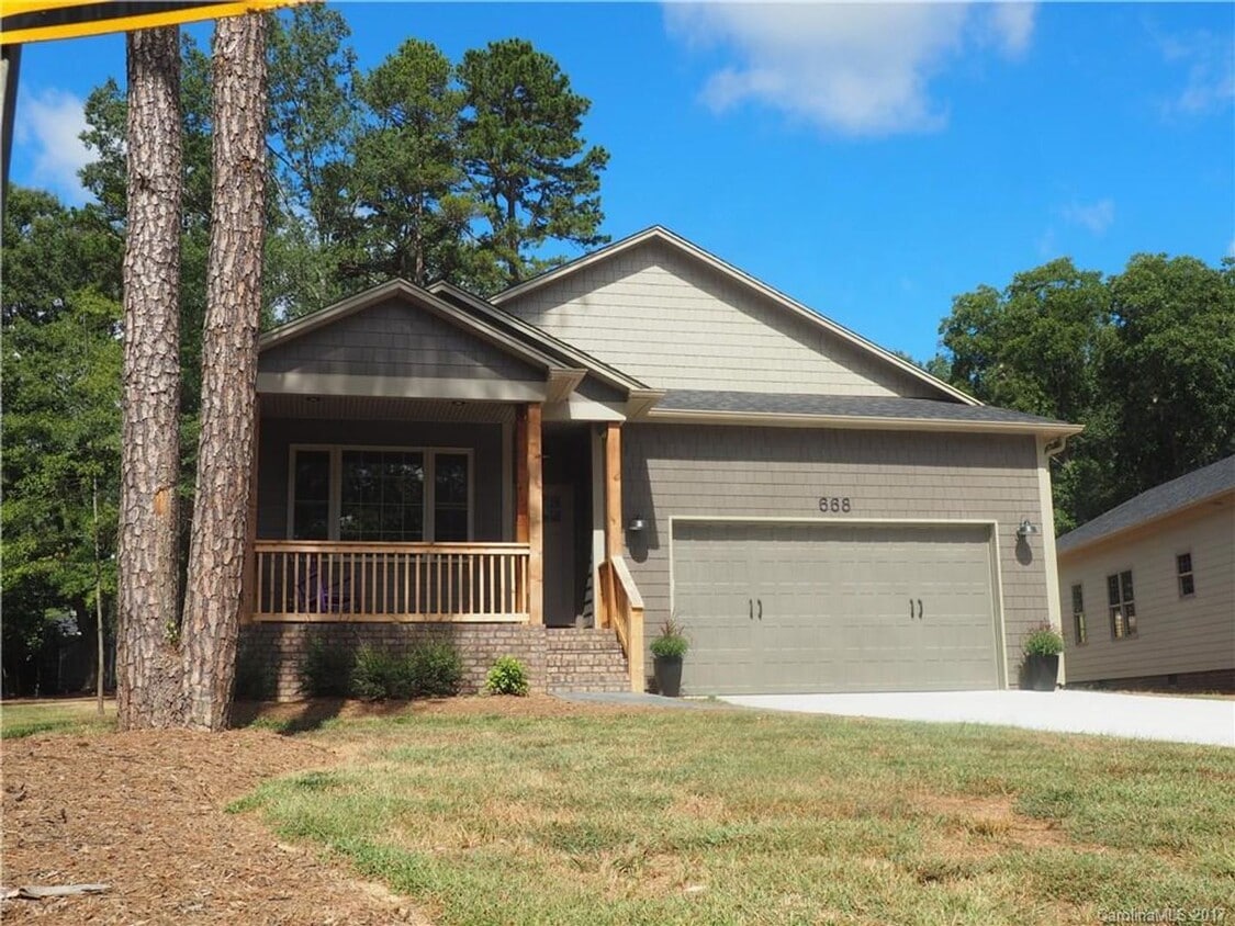 Primary Photo - Charming 3 Bed 2.5 Bath Furnished Cottage ...