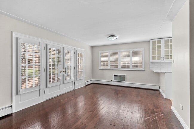 Building Photo - Beautiful Townhouse in University Hills
