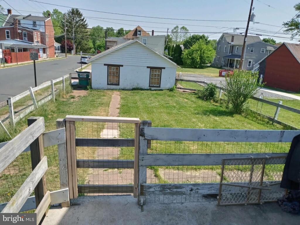 Foto principal - 451 W 2nd St