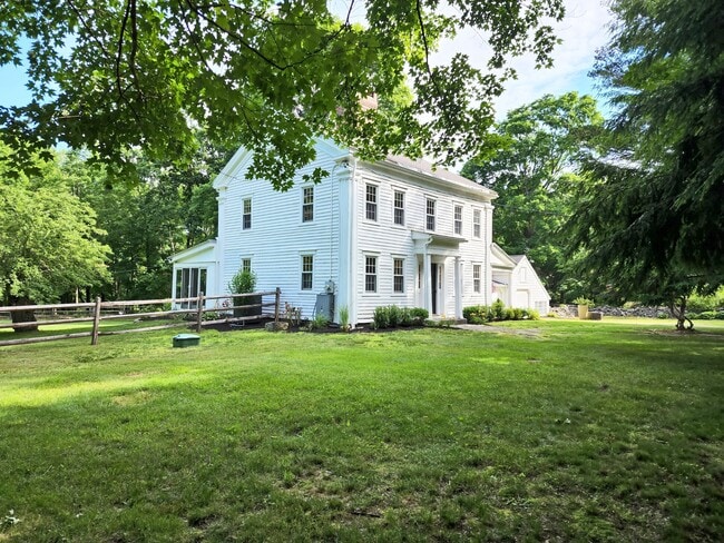 Building Photo - 260 Rock House Rd