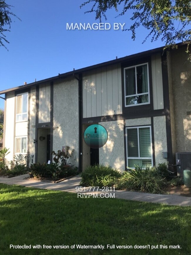 Building Photo - Beautiful townhome on a cul-de-sac at the ...