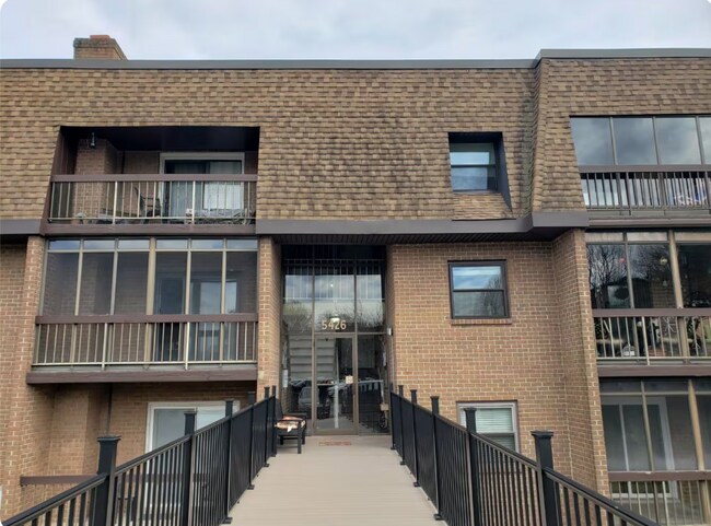 Building Photo - 5420 Valley Green Dr