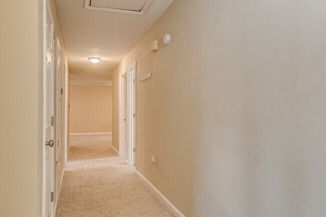 Foto del edificio - 4410 Goshen Lake Dr S