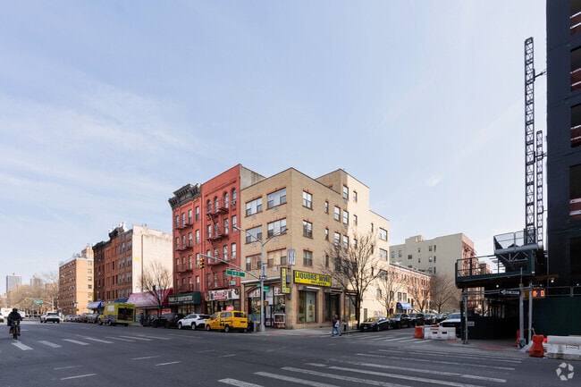 Building Photo - 2025 Third Ave