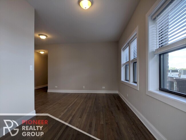 Foto del edificio - 3401 W Fullerton Ave