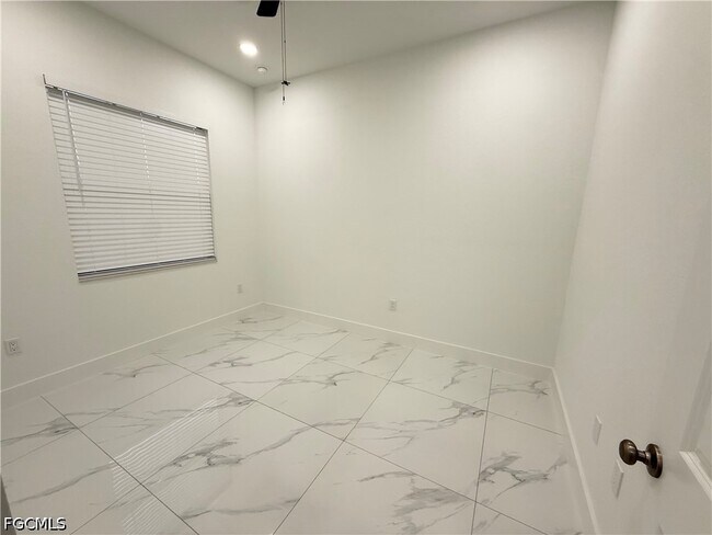 Building Photo - 1253 Columbus Blvd