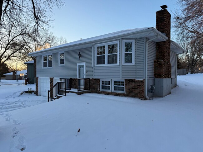 Building Photo - 2916 Iva Dr