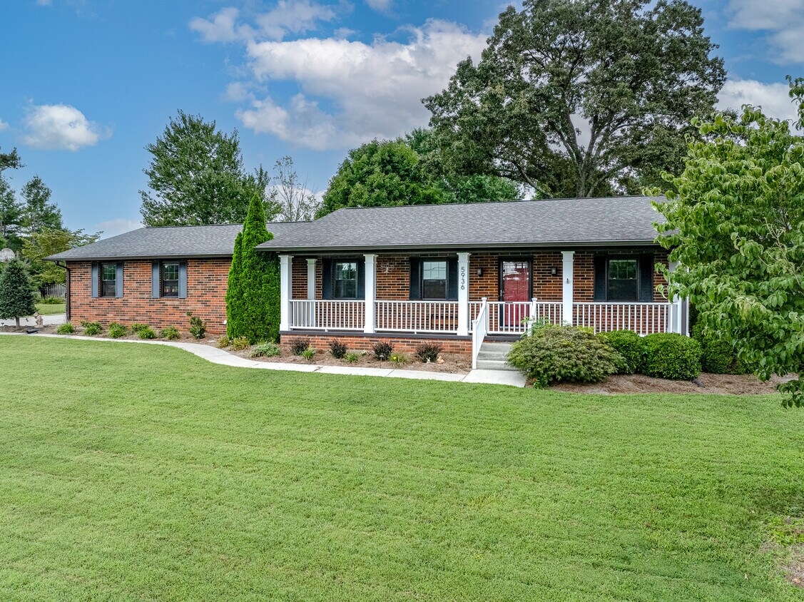 Foto principal - 5936 Clearbrook Dr